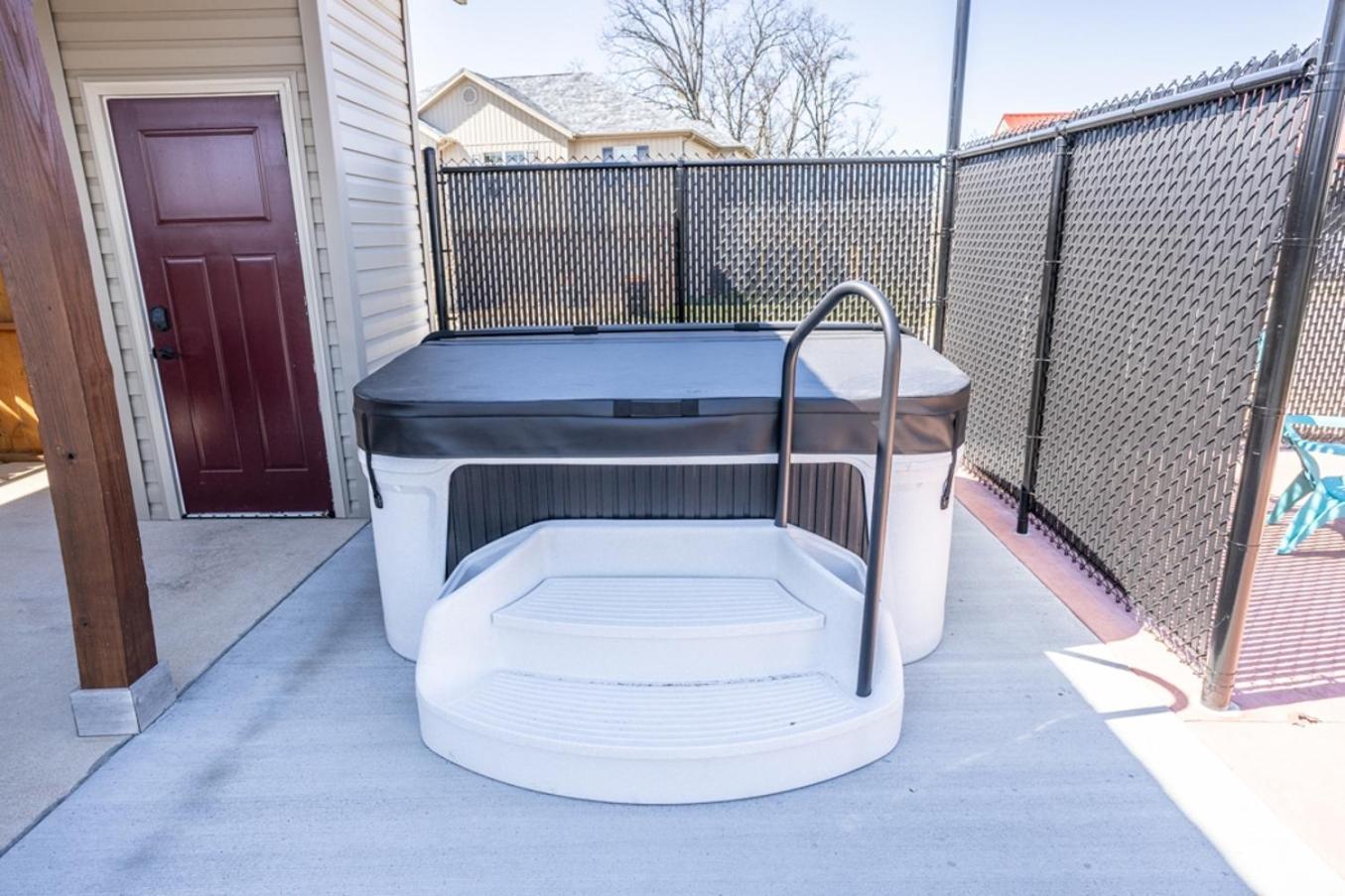 Tiny Home With Hot Tub Near Ft Leonard Wood! Waynesville Экстерьер фото